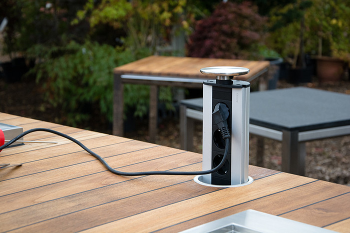Outdoor Küche Edelstahl mit Stromanschluß für zusätzliche Geräte